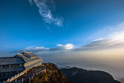 峨眉山包车旅游攻略