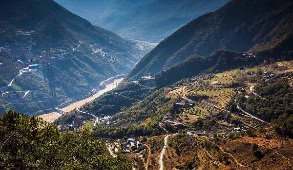 虎跳峡旅游包车